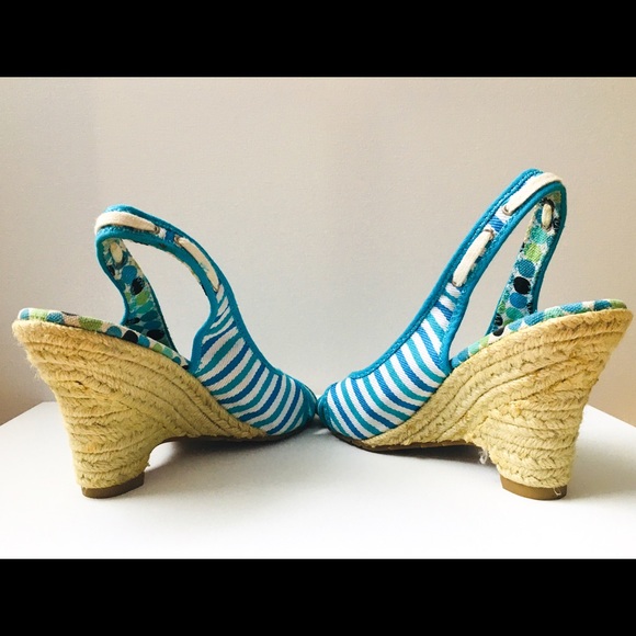 NWT- Not Rated Canvas stripe wedge - Picture 5 of 7